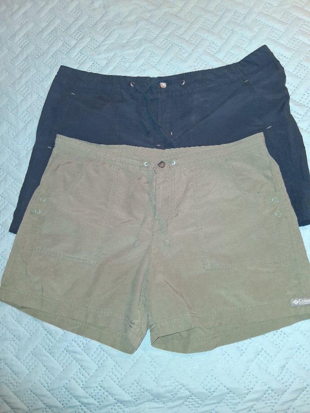Columbia Women's Shorts-Olive & Black-size L